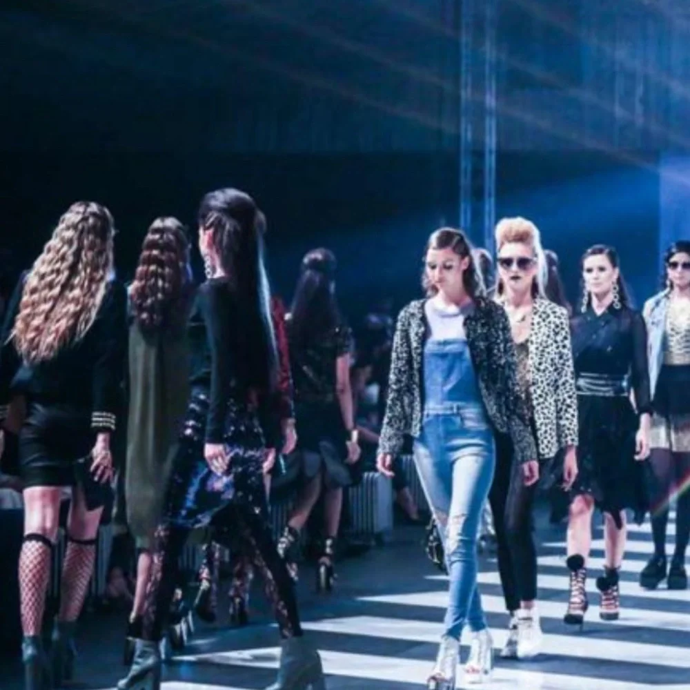 Unlisted Lunchtime item From The 24 Hour Luxurious Garage / Estat… - Picture 2 of 5